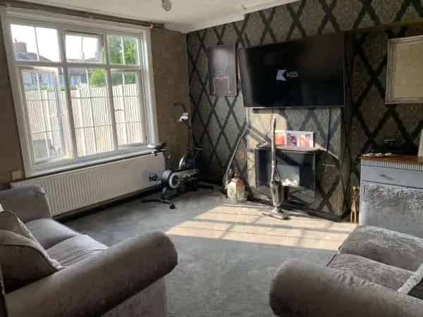 3 Bed House Near Schools Shops and Transport Potential 4th Bedroom
