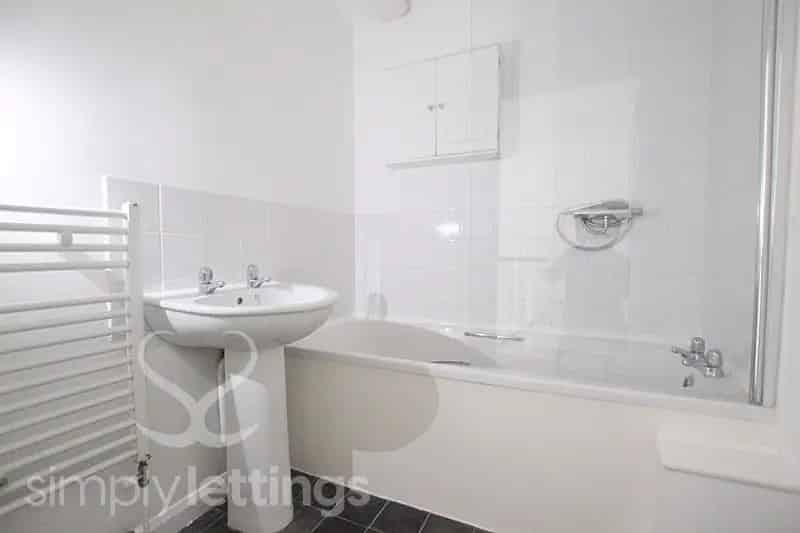 2 Bedroom Flat to Rent Lewes Road Housing Benefit Considered