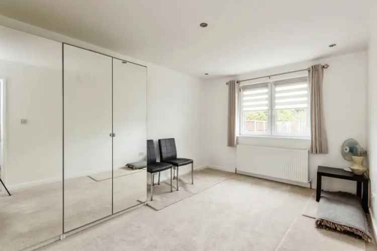 3 Bed Dorma Bungalow with Garage and Garden NG8