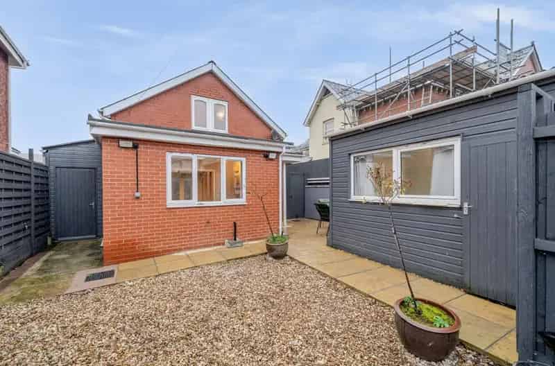 2 bedroom detached house for sale