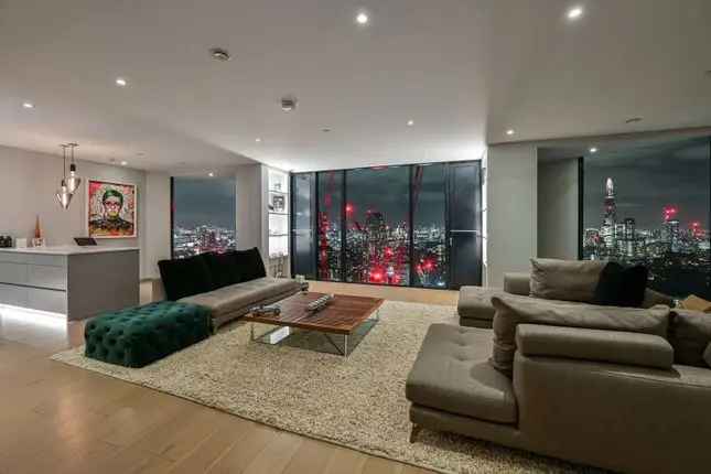 Flat for sale in Walworth Road, Elephant And Castle, London SE1