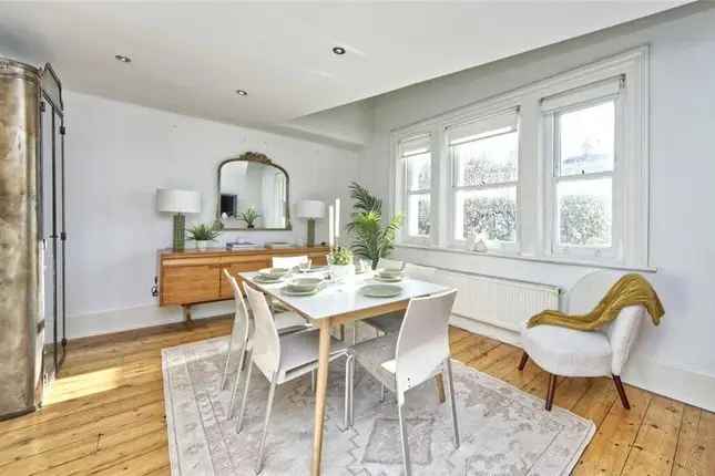 Flat for sale in Elgin Crescent, London W11