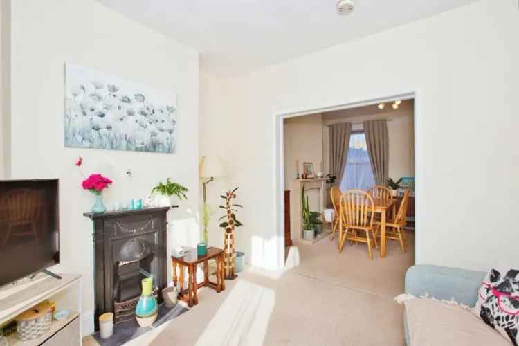 3 Bed House with Garden and Fireplace