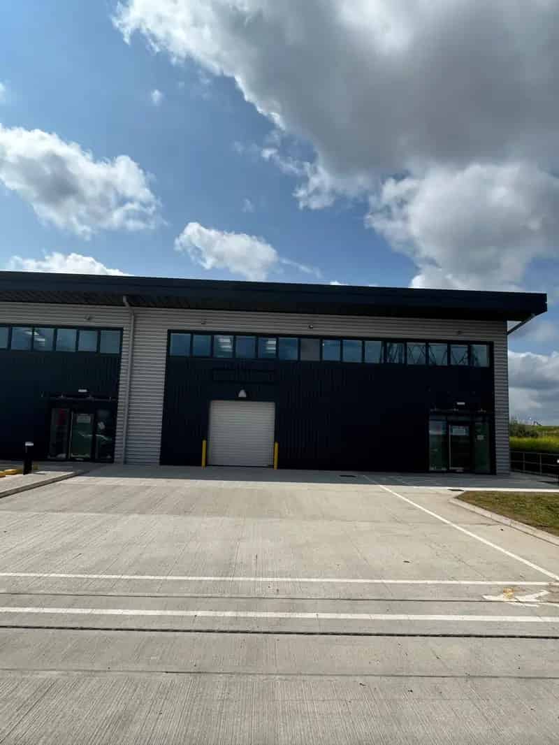 Warehouse Units To Let - High Quality Industrial Space