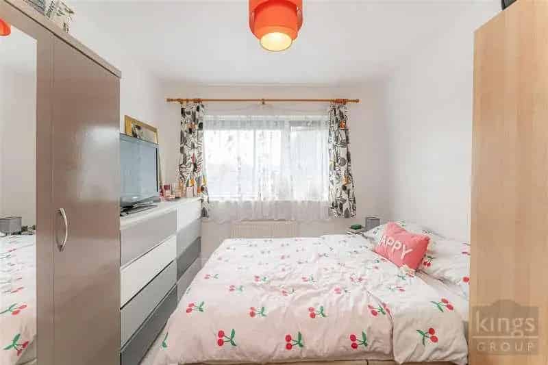 2 Bed Flat for Sale near White Hart Lane Station