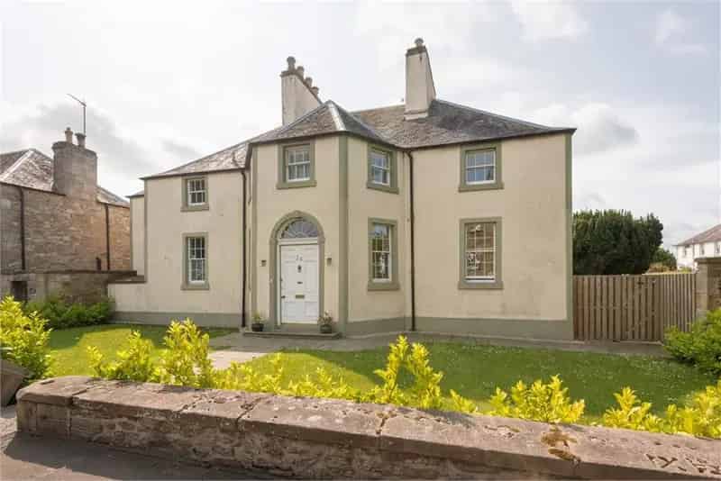 3 Bed Flat Upper Villa with Garden in Ormiston East Lothian