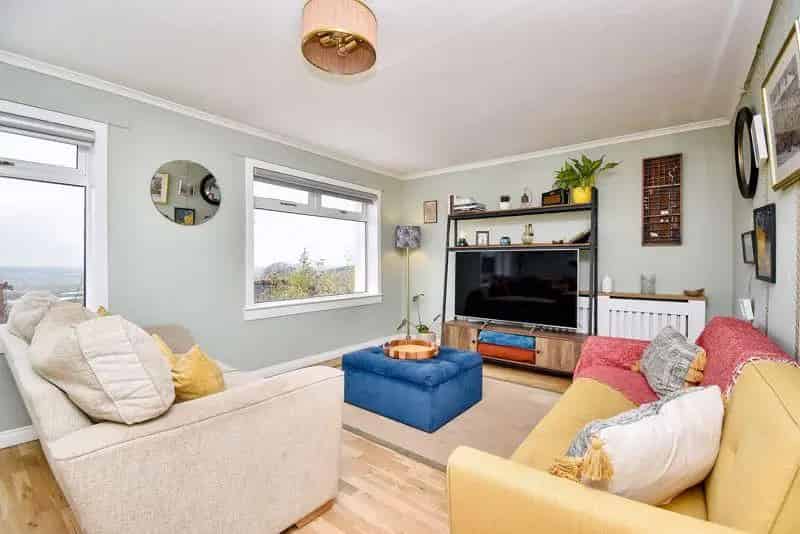 3 Bedroom Terraced House for Sale in Kilsyth with Stunning Views