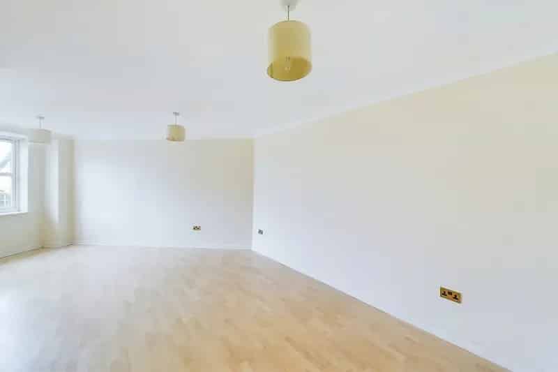 2 Bedroom Flat For Sale Near Leamington Warwick