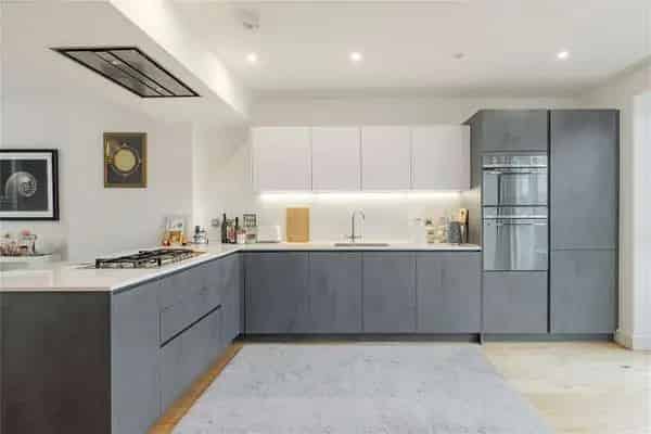 4 Bedroom Townhouse with Double Garage and Private Garden