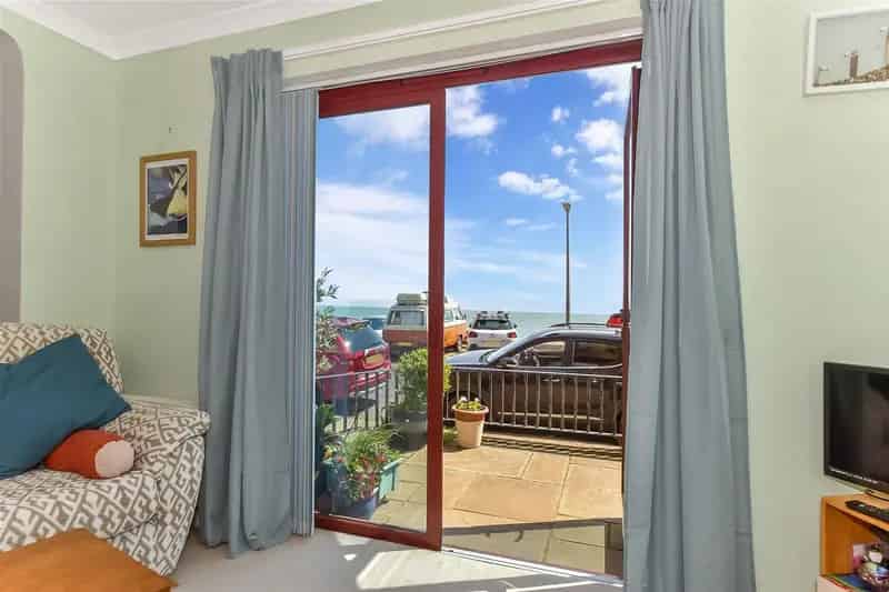 2 Bedroom Flat for Sale Superb Sea Views Gas Central Heating Garage