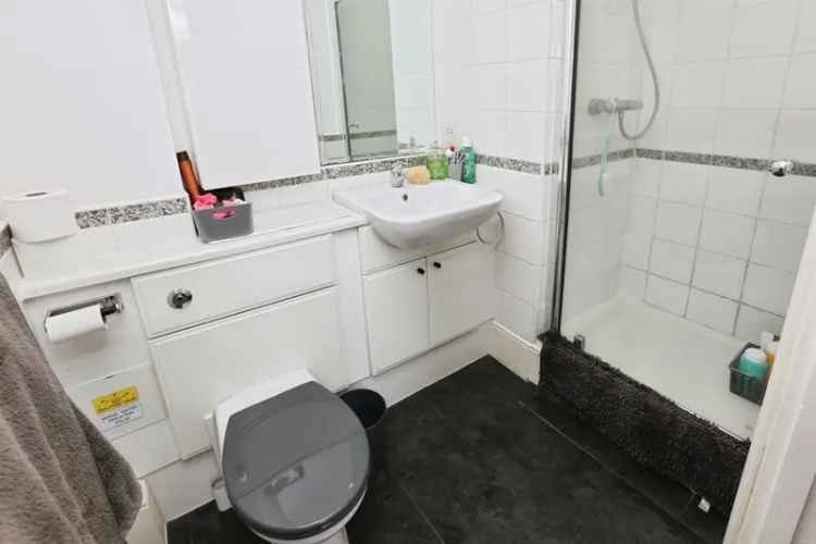 Charming Duplex Apartment Two Bedrooms Ensuite Allocated Parking