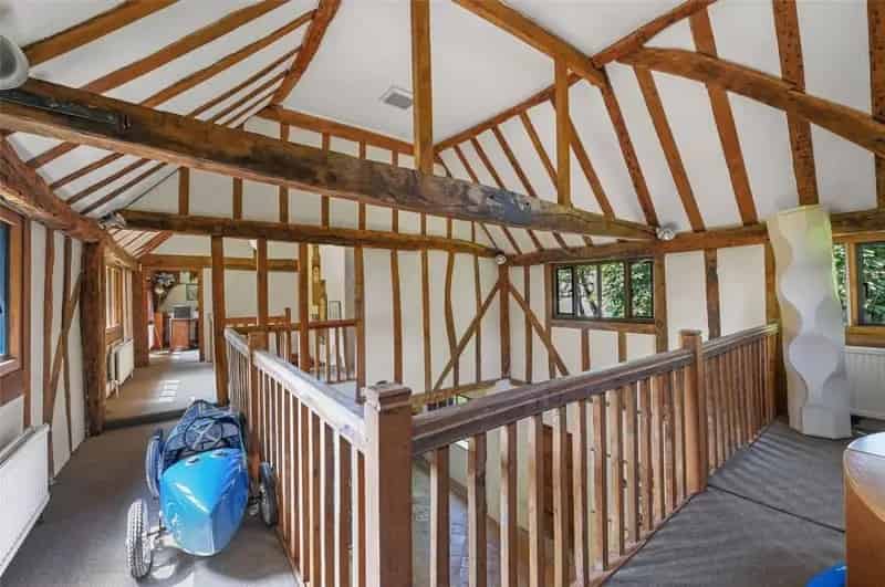 5 bed house for sale
