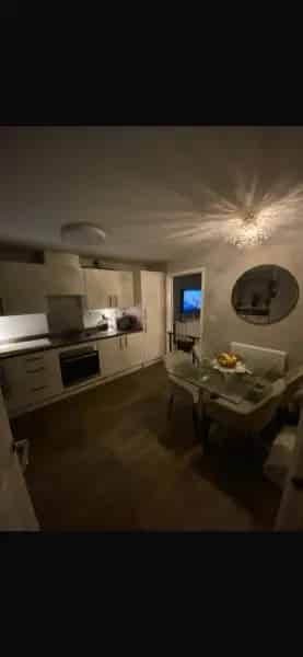 3 Storey House 3 Double Bedrooms Large Garden Double Driveway