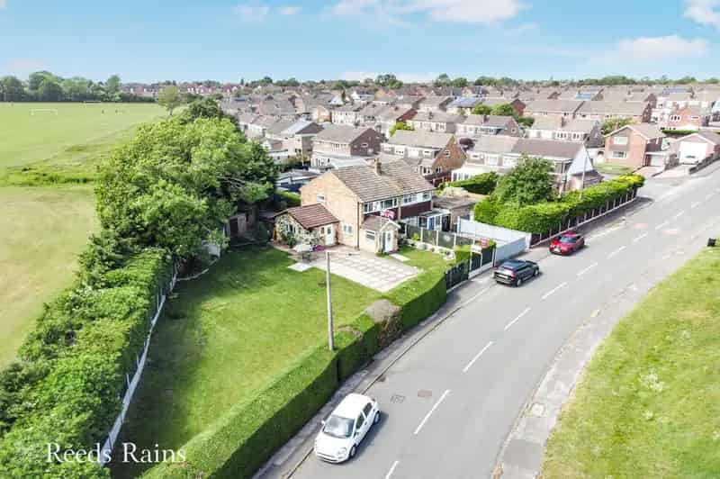 3 Bedroom Semi Detached House Aston South Yorkshire