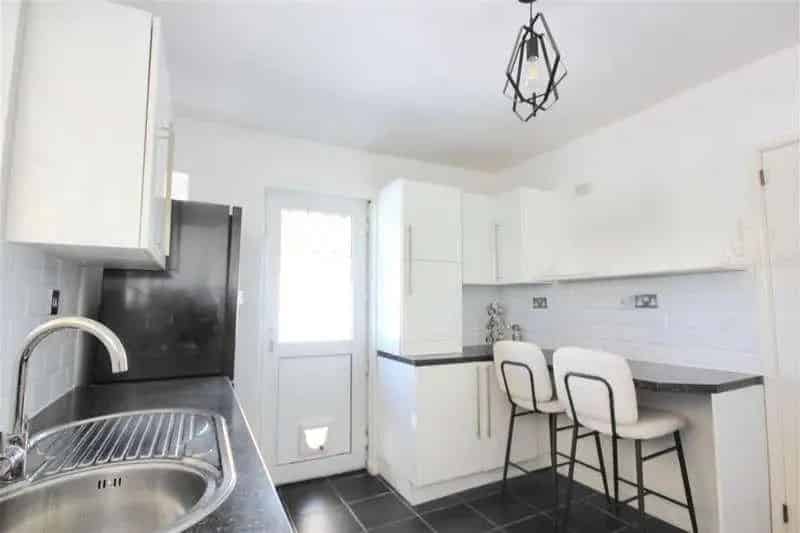 2 Bed Detached Bungalow HUGE South Facing Garden Bourne Valley Nature Reserve