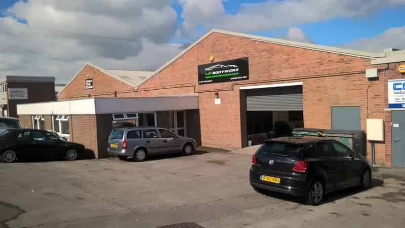 Industrial Unit Birmingham Refurbished High Ceilings Roller Doors Office Space