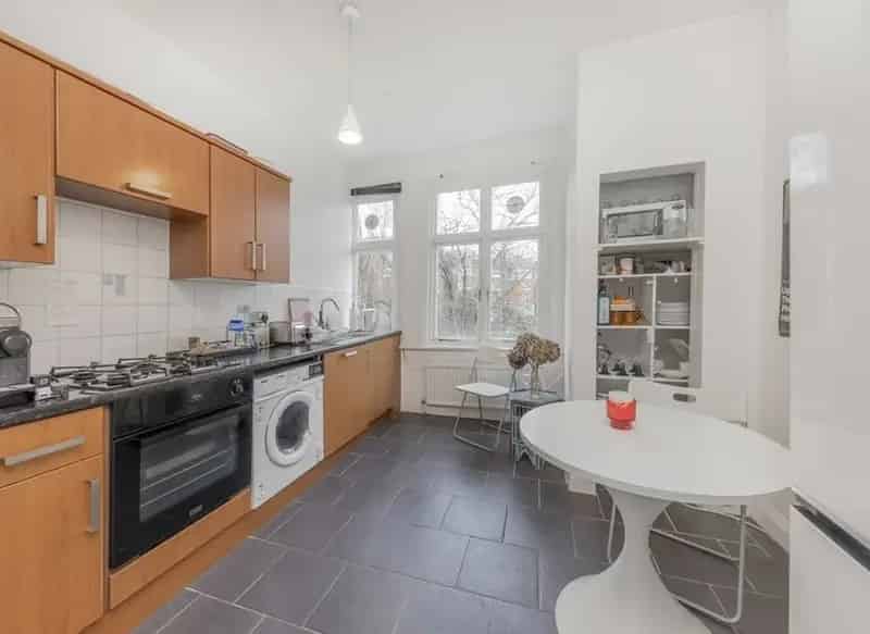 Two Double Bedroom Apartment Chain Free