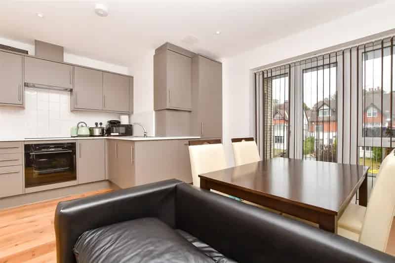 2 Bedroom Apartment for Sale in Purley