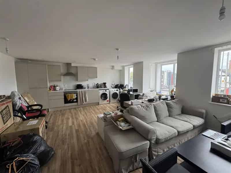 2 Bedroom Flat Bristol - Modern Apartment