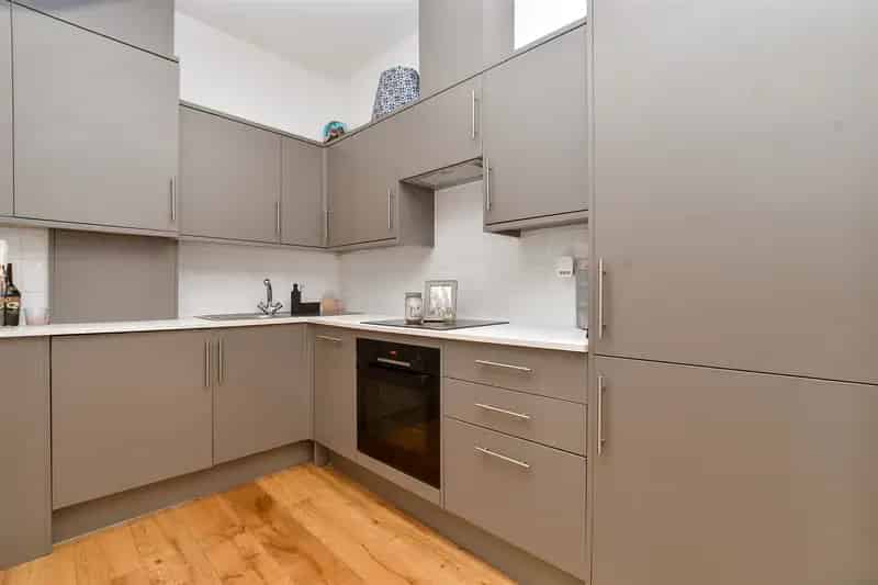 1 Bedroom Flat for Sale near Purley Station