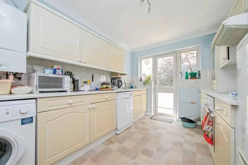 Two Bedroom Maisonette with Parking and Communal Gardens
