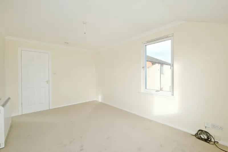 Spacious 2-Bedroom Flat Near Robert Gordon University