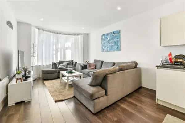 Two Bedroom Apartment Fulham High Street London