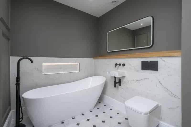6 bed house for sale