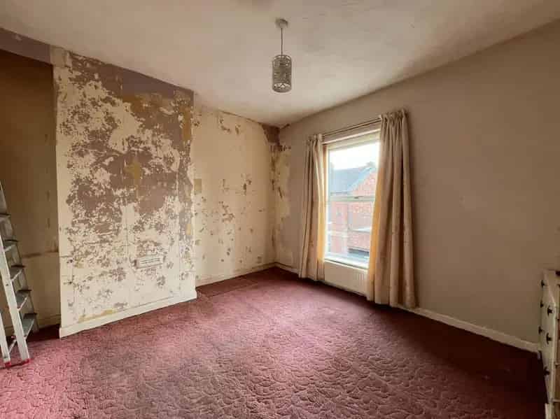 2 Bed Mid Terrace House For Sale No Onward Chain