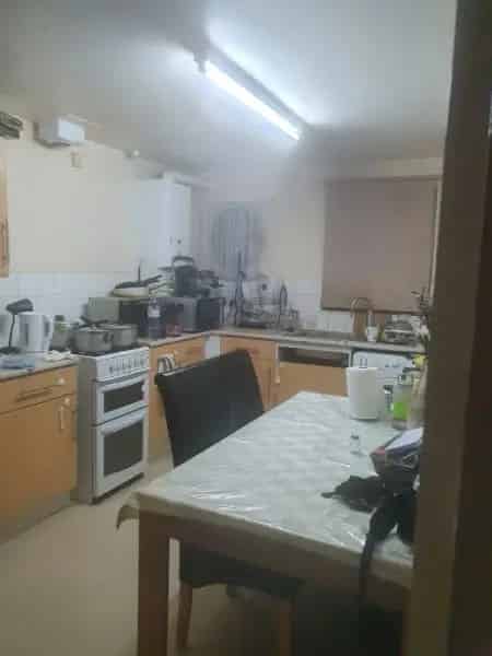 2-Bed Flat near Amenities and Green Spaces