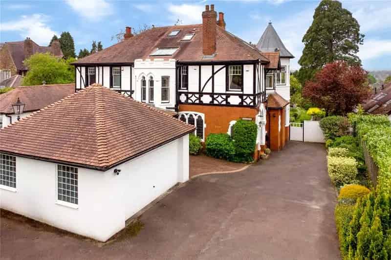 5 Bedroom Semi-Detached House for Sale