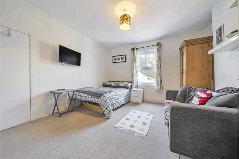 5 Bedroom Victorian House in Speen Newbury
