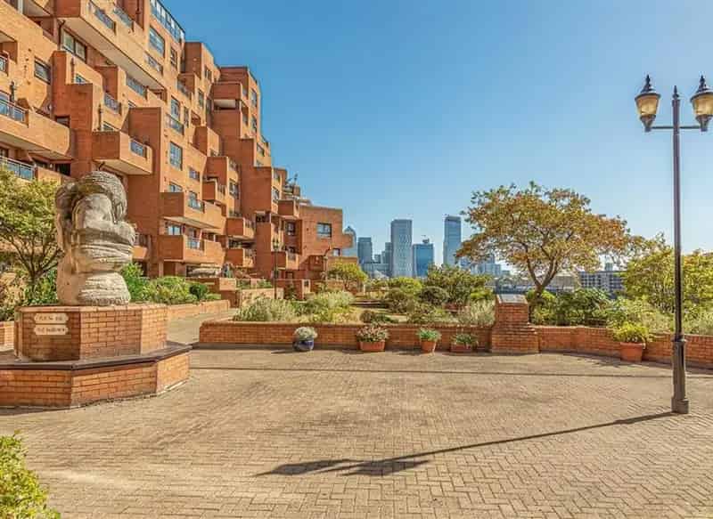 2 Bed Flat Free Trade Wharf River Views Parking