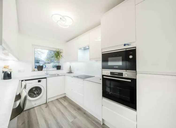 Flat For Sale in Waldegrave Park, London, England