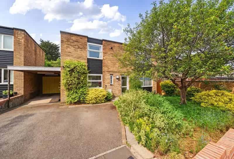 4 Bedroom Link Detached House For Sale