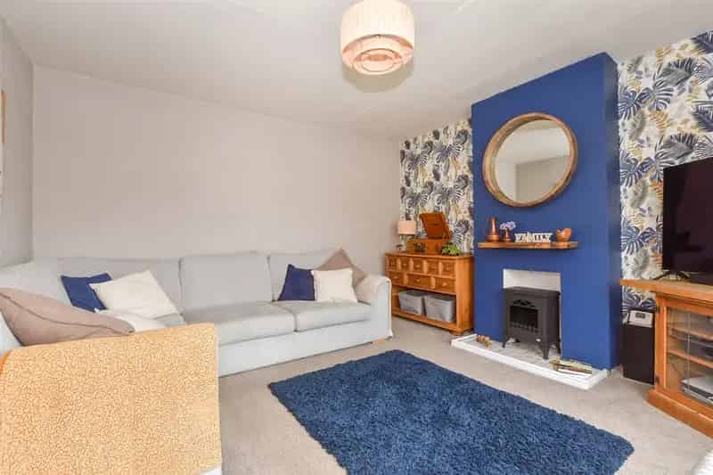 3 Bedroom Semi-Detached House for Sale Near Schools and Transport
