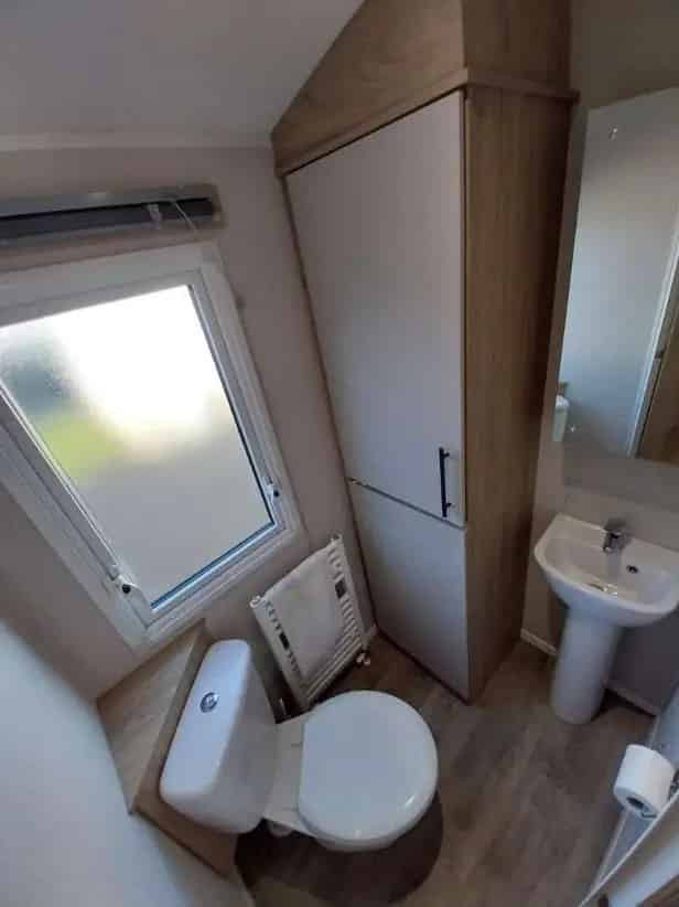 2 Bed Lakeside Lodge Retirement Home for Sale