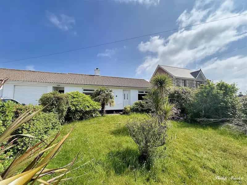 2 bedroom semi-detached bungalow for sale