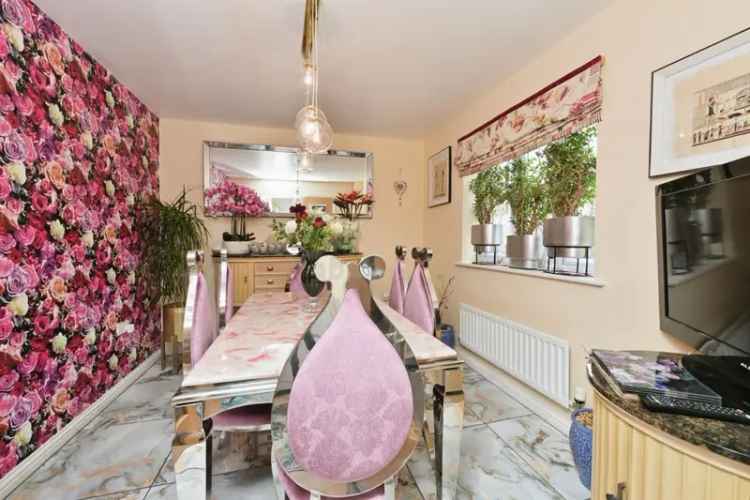 Five Bedroom Detached Family Home in Gunthorpe