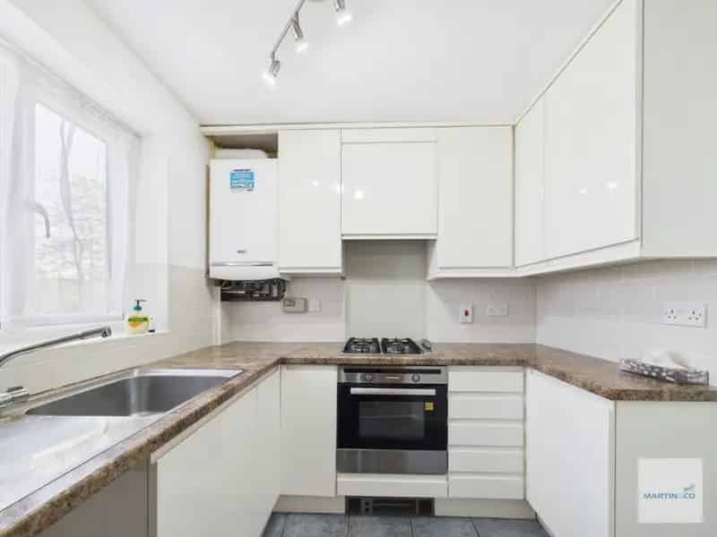 2 Bedroom Modern Townhouse For Sale Near Beeston Train Station
