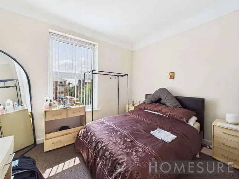 7 Bedroom House for Sale Spacious Family Home Investment Opportunity