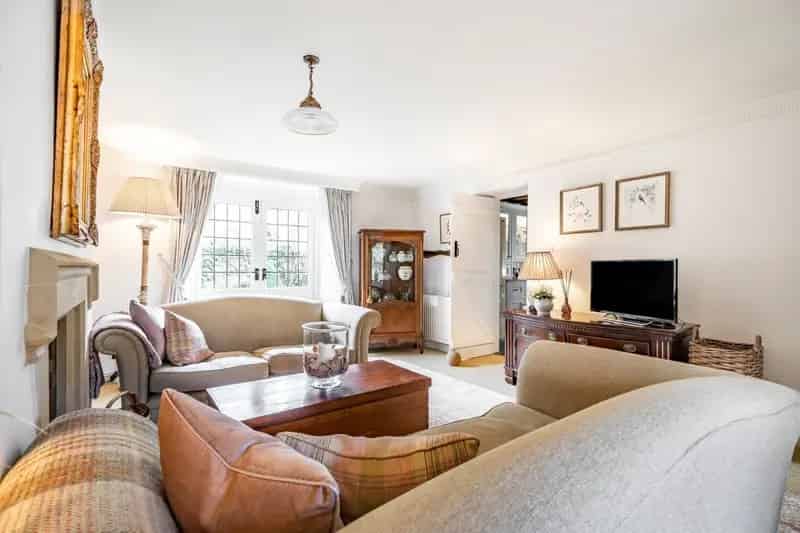 Spacious Barn Conversion in Ducklington Three Double Bedrooms