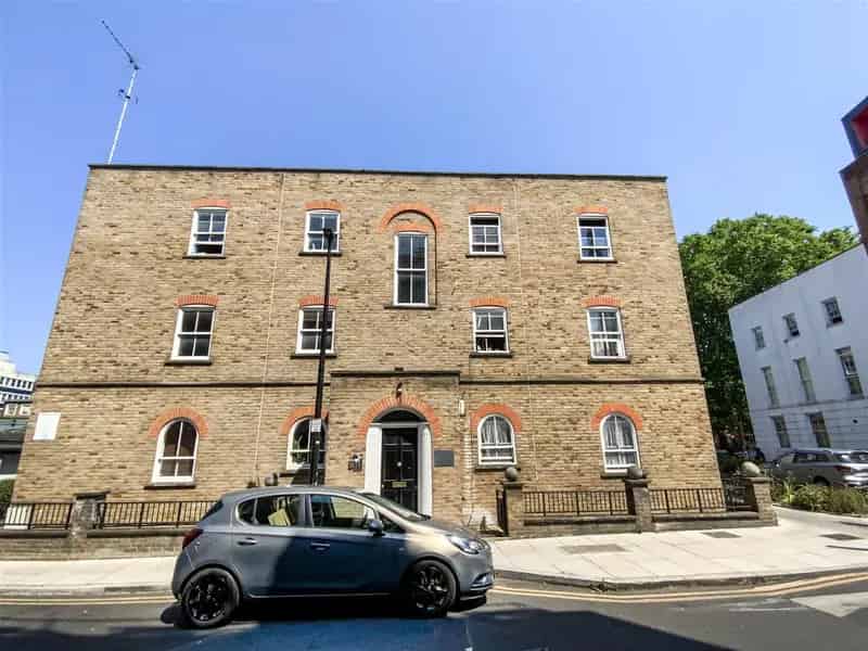 3 Bedroom Apartment Whitechapel Modern Kitchen Garage Near Brick Lane