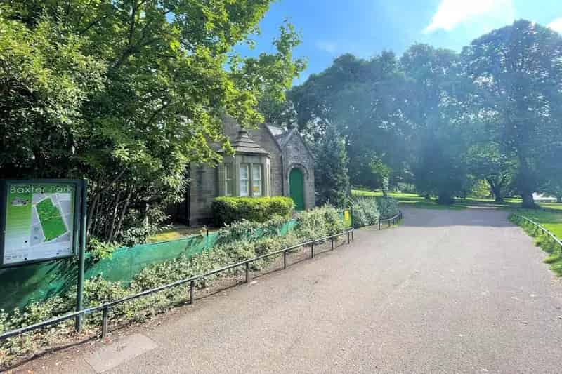 2 Double Bedroom House with Wood Burning Stove and Private Gardens