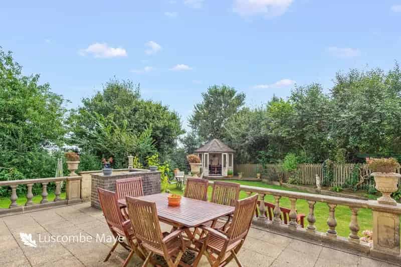 4 Bed Detached House for Sale