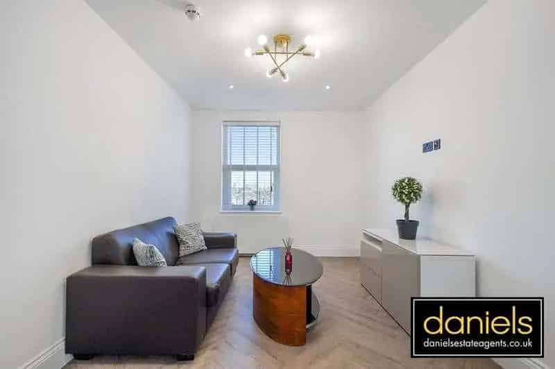 2 Bed Flat for Sale Near Willesden Junction