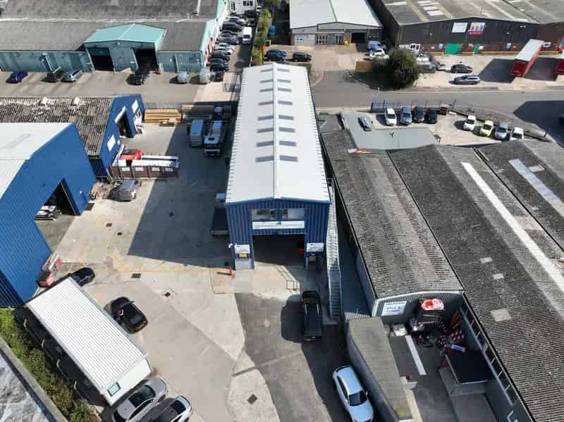 Warehouse Unit 3400 sq ft with Mezzanine Offices