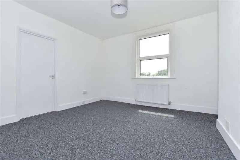 1 Bed Flat for Sale Near Queen Elizabeth Hospital
