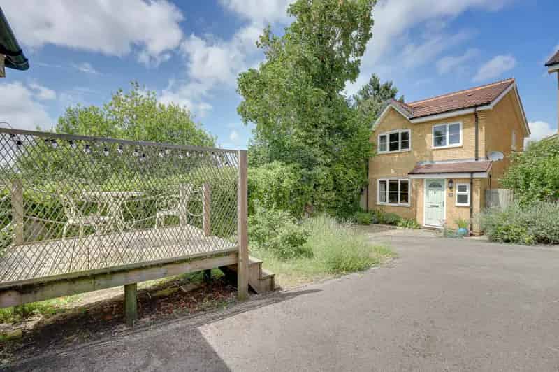 3 Bedroom Detached House to Rent Emmer Green