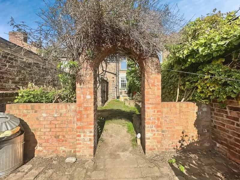 3 bedroom Mid Terrace House to rent, York, YO30
